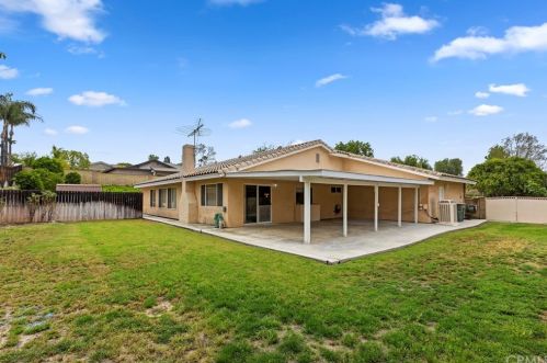 1181 Tiger Tail Dr, Riverside CA  92506-5423 exterior