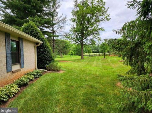 50 Valleybrook Dr, Lancaster PA  17601-4612 exterior