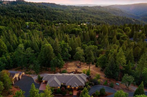 6001 Keeble Ln, Snowline Camp, CA 95709-9100