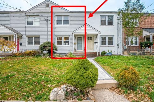 35 Victory Ct, Metuchen, NJ 08840-1430
