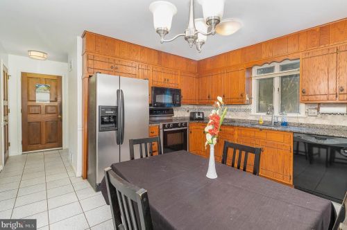 102 Suncrest Rd, Lancaster PA  17601-4834 exterior