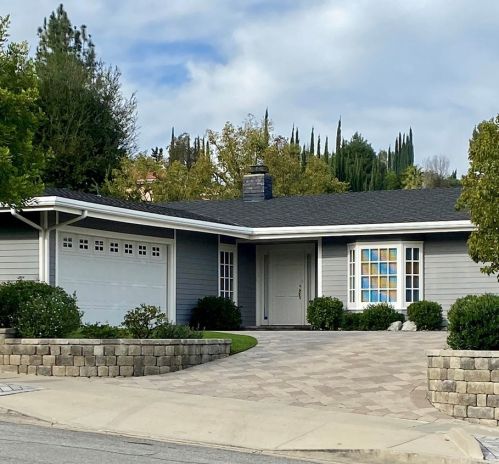 22369 Liberty Bell Rd, Calabasas, CA 91302-5136