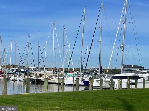 4933 Aspen St, Shady Side MD  20764-9667 exterior