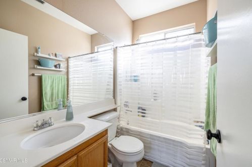 1843 Amberleaf Ln, Simi Valley CA  93065-7435 exterior