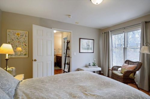 1011 Camden Ct, Atlanta GA  30327-4276 exterior