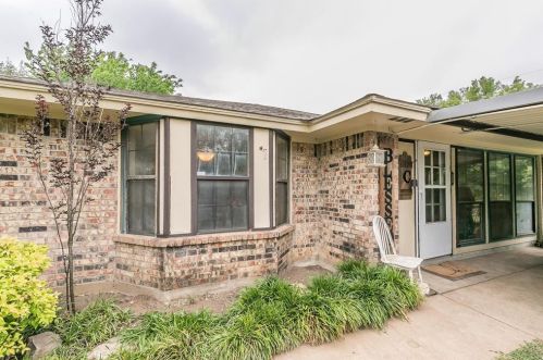 1312 Robyn Rd, Azle, TX 76020-1660