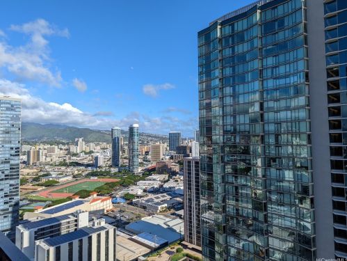 987 Queen St, Honolulu HI  96814-4118 exterior