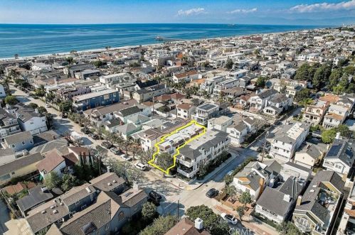 437 3rd St, Manhattan Beach, CA 90266-6412