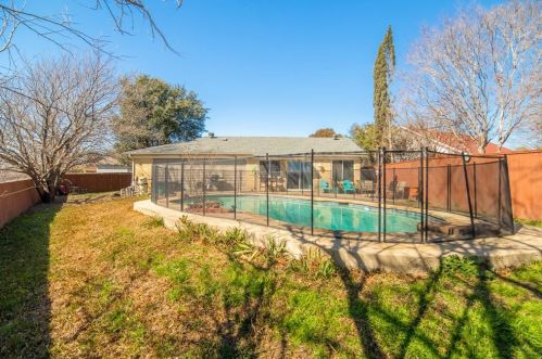 2212 Colonial Pl, Carrollton TX 75007-5503 exterior