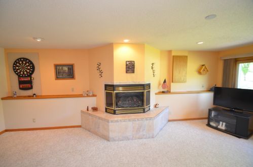 1663 Helena Rd, Saint Paul MN  55128-5524 exterior