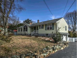 419 Dogburn Ln, Orange, CT 06477-2649