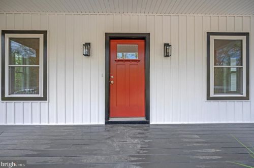 4043 Ensors Shop Rd, Midland, VA 22728-2430