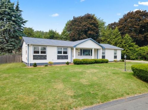 42 Pinewood Dr, Providence, RI 02904-3425