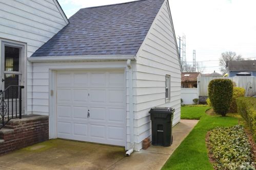 33 Meinzer St, Avenel, NJ 07001-1718