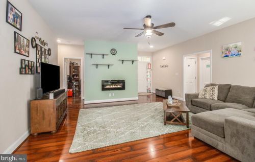 251 Cropp Rd, Fredericksburg VA  22406-4015 exterior
