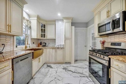 182 12th St, Wood-Ridge NJ  07075-2067 exterior