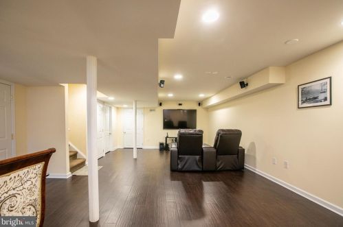 9 Nestlewood Way, Princeton NJ  08540-6132 exterior