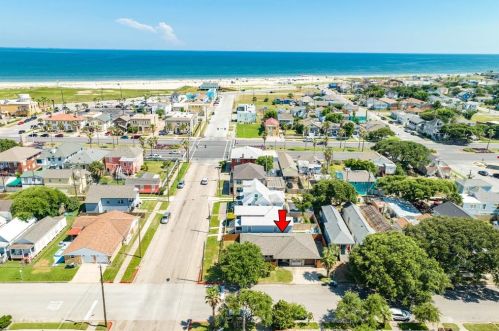 803 Sealy St, Galveston, TX 77550-6219