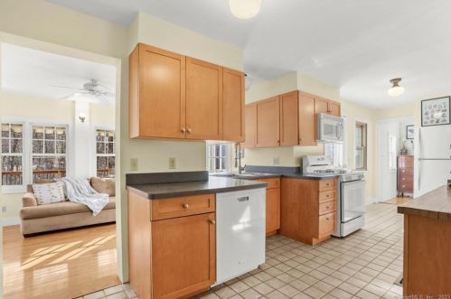 340 Newtown Ave, Norwalk CT  06851-2533 exterior