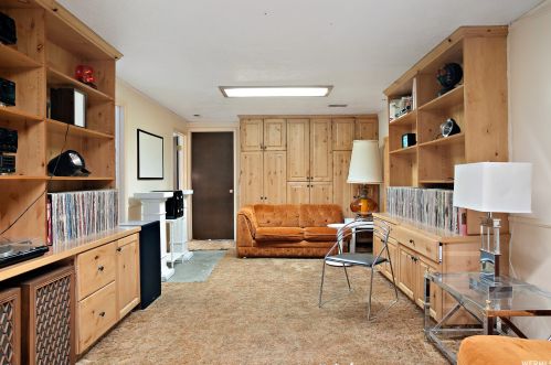 1960 Camelot, Taylorsville UT 84084-3206 exterior