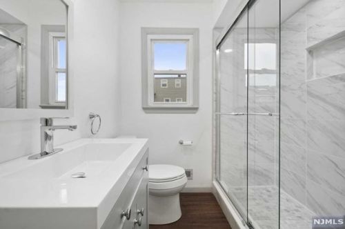 2 6th St, Wood-Ridge NJ  07075-2118 exterior