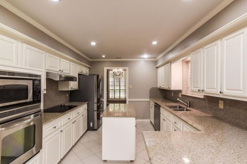 5915 Encore Dr, Dallas TX  75240-4759 exterior