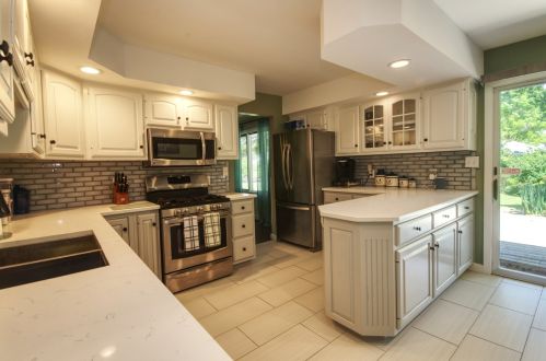 208 Meadow Wood Dr, Joliet IL  60431-4810 exterior