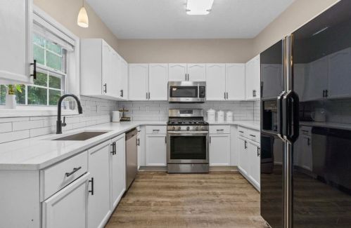 842 Eagle Glen Xing, Holly Springs GA  30189-6958 exterior