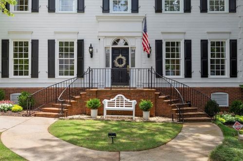 155 Helmsley Dr, Atlanta, GA 30327-4940