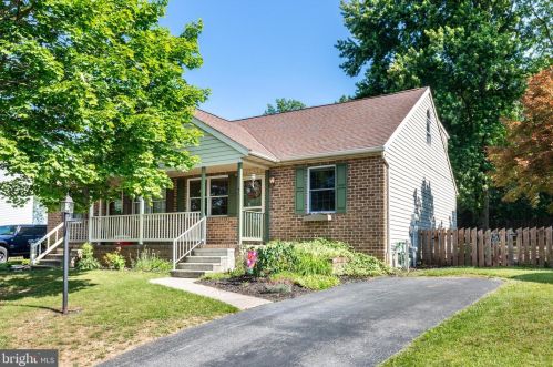 49 Pinewood Cir, Hanover, PA 17331-9393