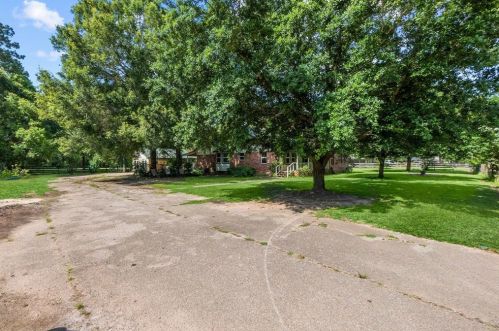 333 Woolridge Dr, Conroe TX  77301-6230 exterior
