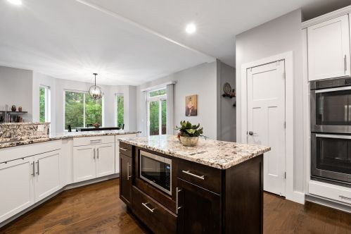 1331 Holly Ln, Bannockburn IL  60015-2852 exterior