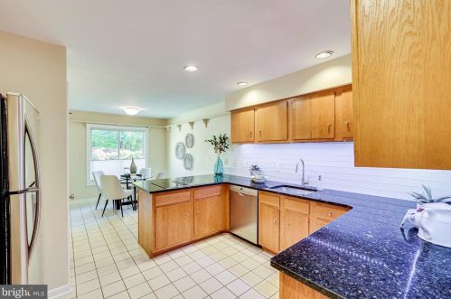 11090 Glade Ct, Herndon, VA 20191-4715