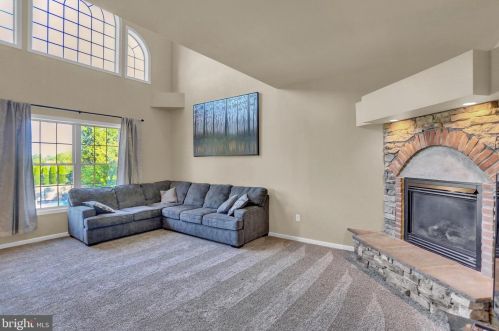 1443 Farm Cross Way, York PA  17408-8537 exterior