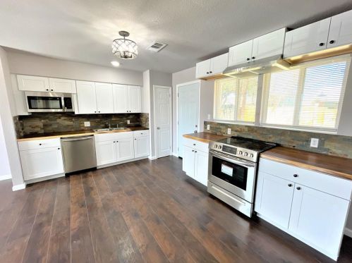 1221 Fairmont St, Irving TX  75062-6653 exterior