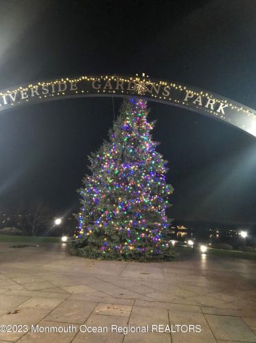 605 Front St, Tinton Falls NJ  07701-5515 exterior