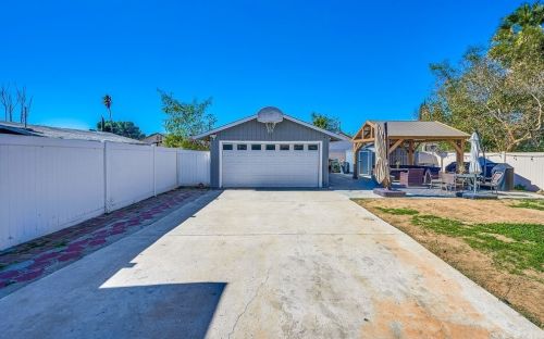 555 Prospect Ave, Riverside CA  92507-1720 exterior
