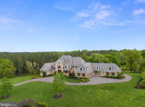 22662 Creighton Farms Dr, Leesburg, VA 20175-6495