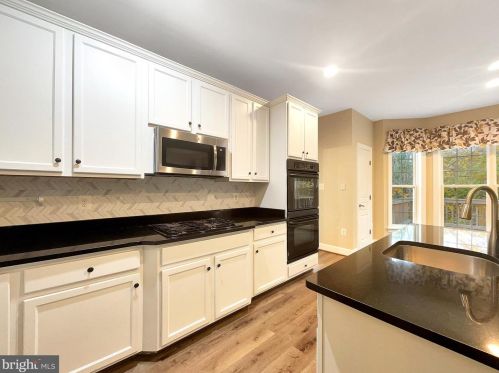 18947 Highland Park Dr, Triangle VA  22172-2067 exterior