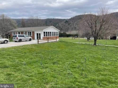 3392 Petersburg Pike, Franklin WV 26807-5635 exterior