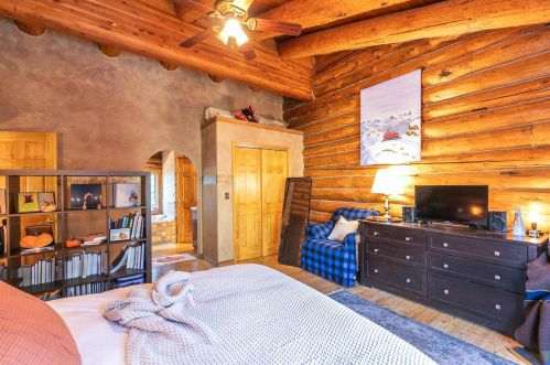 8675 Riv Rd, Truckee CA  exterior