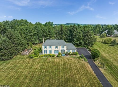 10 Dehoff Dr, Flemington, NJ 08822-1938