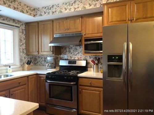 14 Ryder St, Lewiston, ME 04240-5929