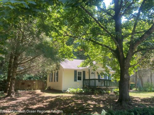 20 Oak Ln, Plumsted Township, NJ 08533-1812
