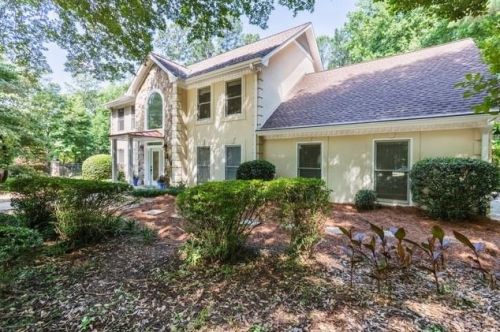 40 Springwater Chase, Newnan, GA 30265-1809
