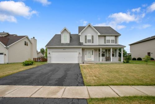 26321 Winding Oak Trl, Minooka, IL 60410-3342