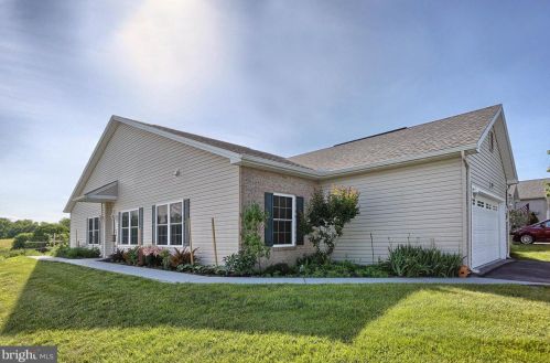 130 Lehman Dr, Carlisle, PA 17013-8563