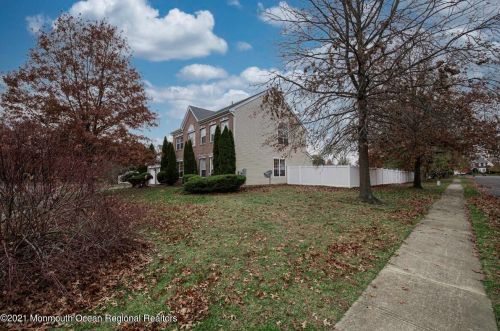 140 Plumstead Dr, East Freehold NJ  07728-9513 exterior