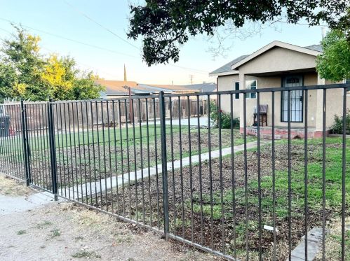 1816 Robertson Rd, Modesto, CA 95351-3428