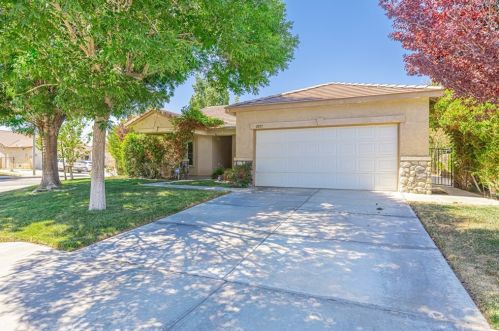 2057 Avenue, Lancaster, CA